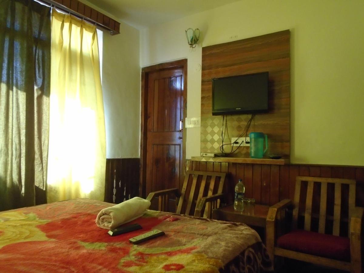 Hotel Magnolia Mallroad Manali Экстерьер фото