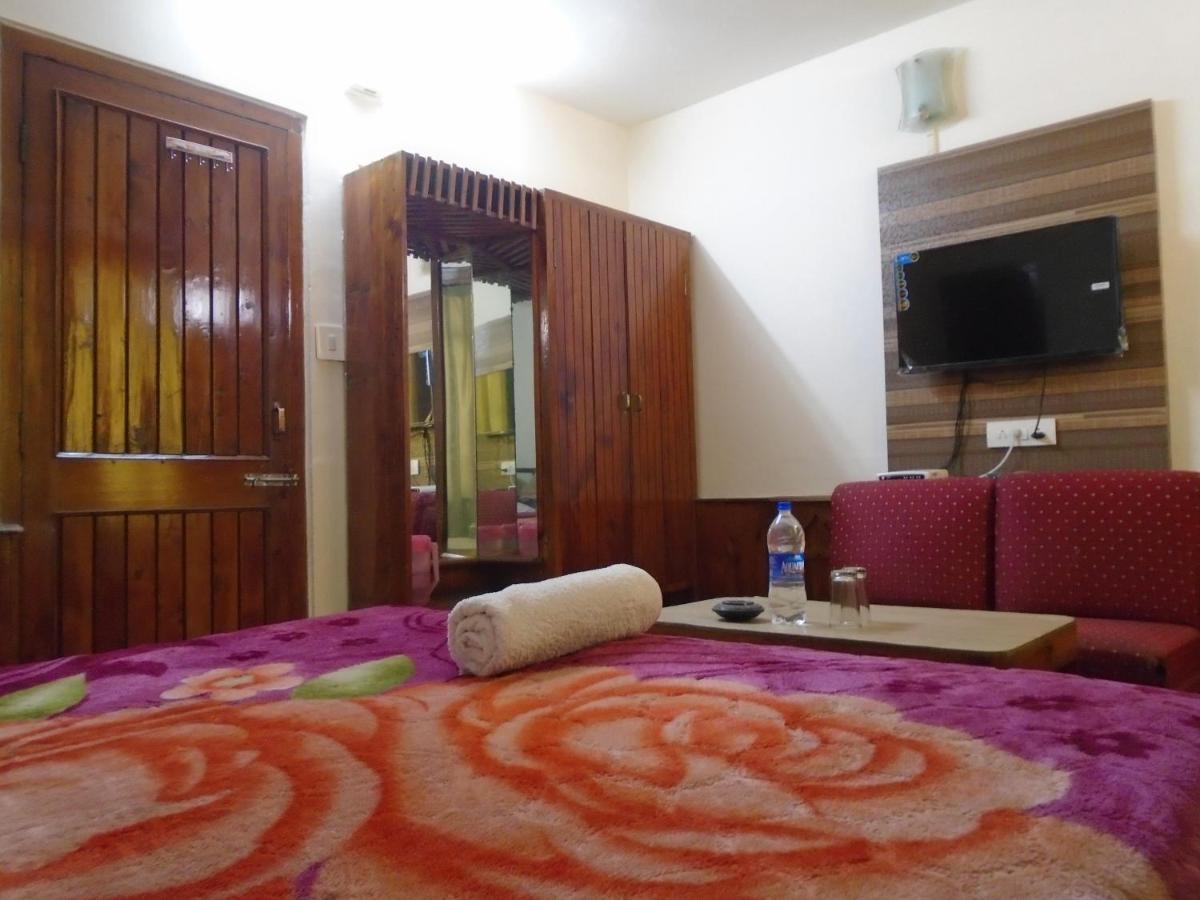Hotel Magnolia Mallroad Manali Экстерьер фото